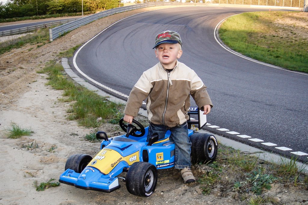 Tilbage i 2006 så Malthes racerbil ud som på billedet. I dag er den noget anderledes.
(Foto: Jakobsen Motorsport)